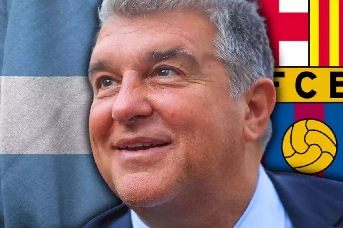 Home de cabells canosos somrient amb fons de bandera blava i blanca i escut del FC Barcelona