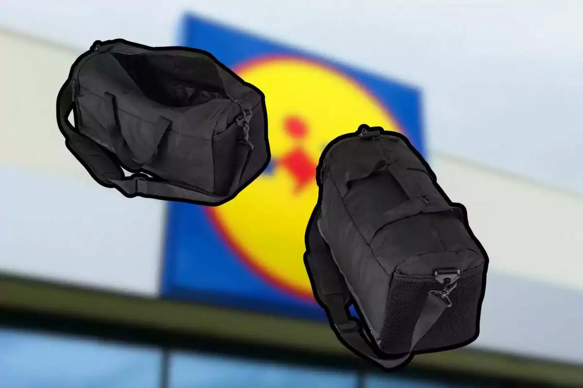 Dos bolsas deportivas negras sobre un fondo desenfocado con un logotipo de supermercado. Dos bolsas deportivas negras sobre un fondo desenfocado con un logotipo de supermercado.