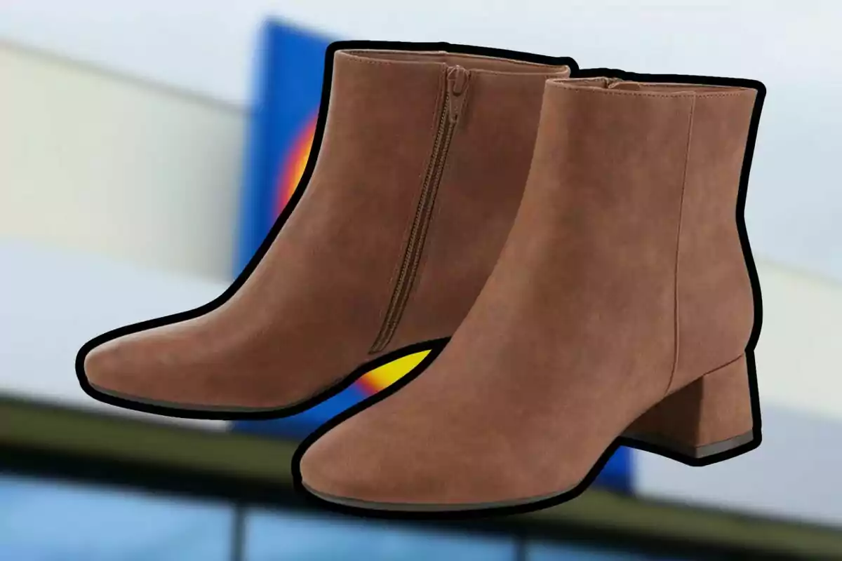 Low-heeled brown ankle boots with side closure and blurred background Low-heeled brown ankle boots with side closure and blurred background