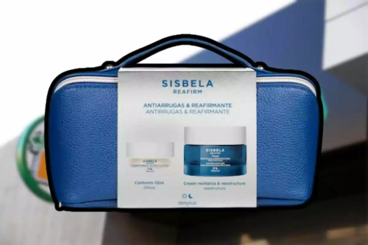 Estuche azul con productos antiedad y reafirmantes de la marca Sisbela Estuche azul con productos antiedad y reafirmantes de la marca Sisbela
