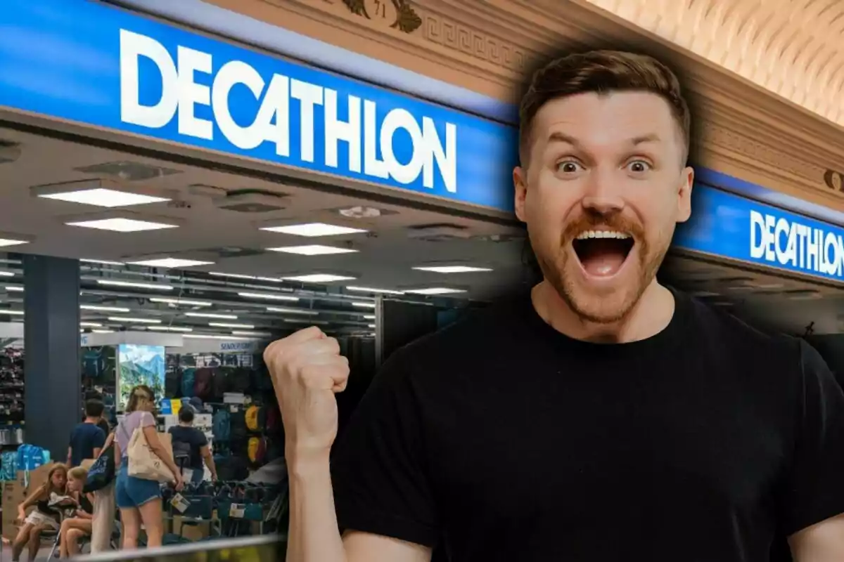 Home emocionat davant d'una botiga Decathlon amb persones comprant a l'interior.