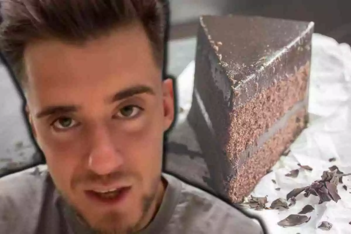 Valgardi aparece en primer plano junto a una rebanada de pastel de chocolate sobre papel blanco
