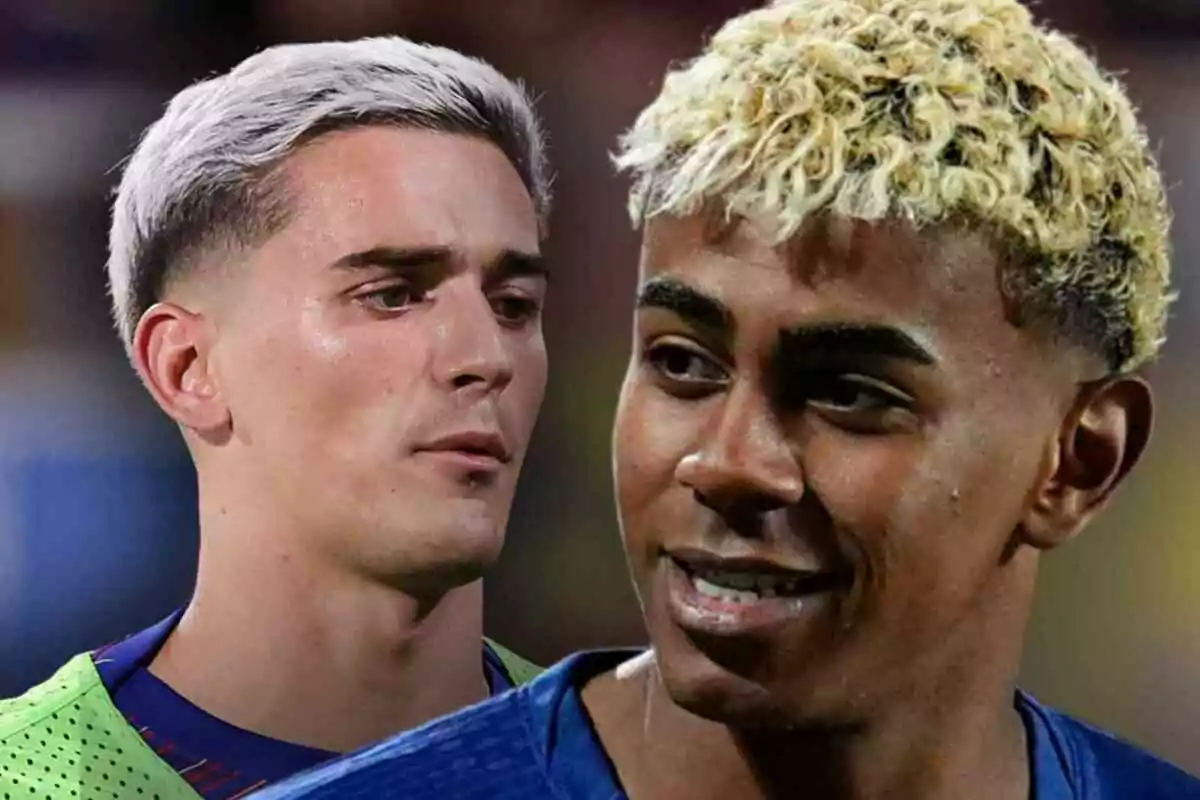 Dos futbolistes joves amb els cabells tenyits, Gavi amb cabell ros platí i Lamine Yamal amb rínxols rossos, tots dos amb samarretes esportives.