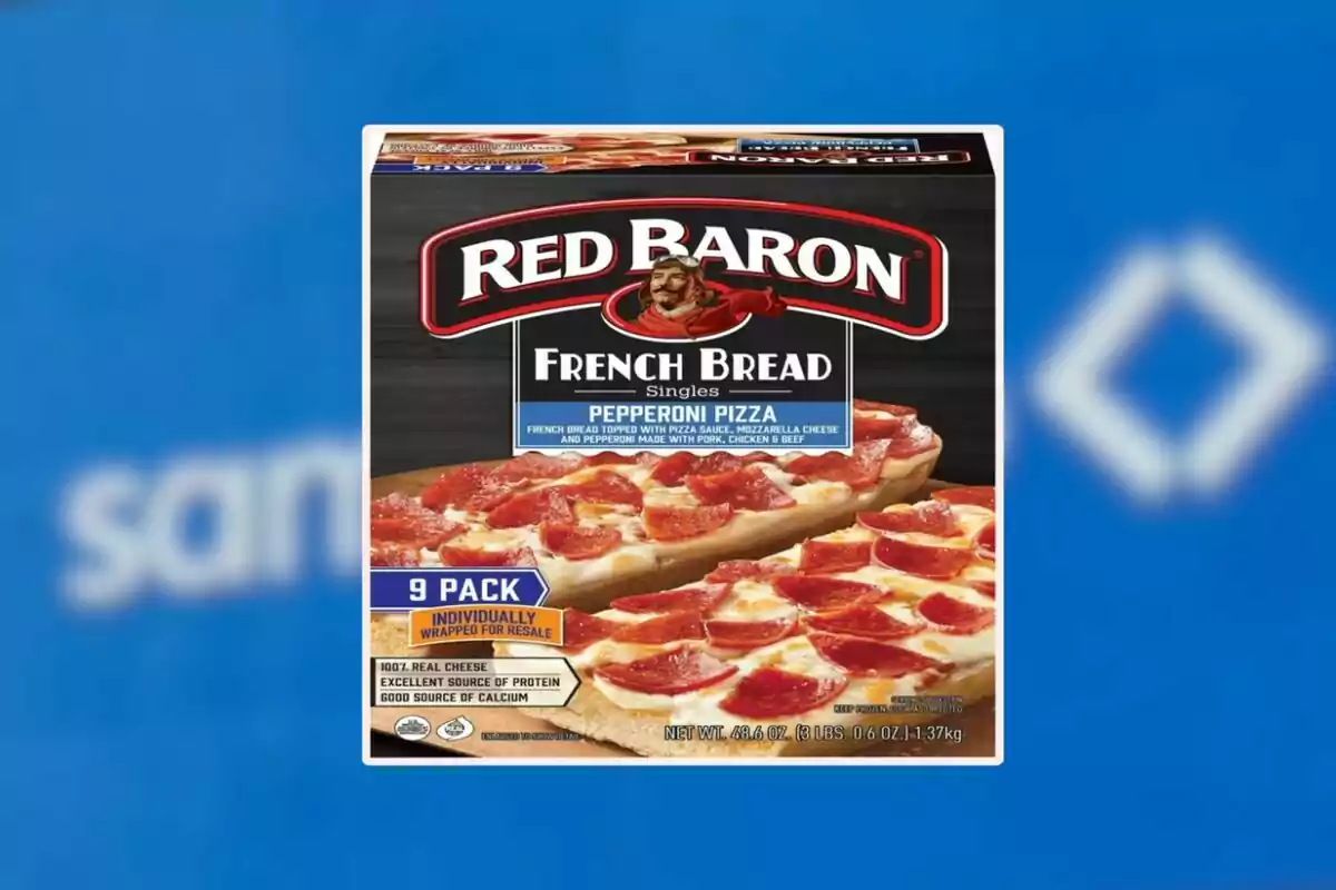 Caja de pizzas Red Baron French Bread sabor pepperoni con nueve piezas sobre un fondo azul desenfocado Caja de pizzas Red Baron French Bread sabor pepperoni con nueve piezas sobre un fondo azul desenfocado