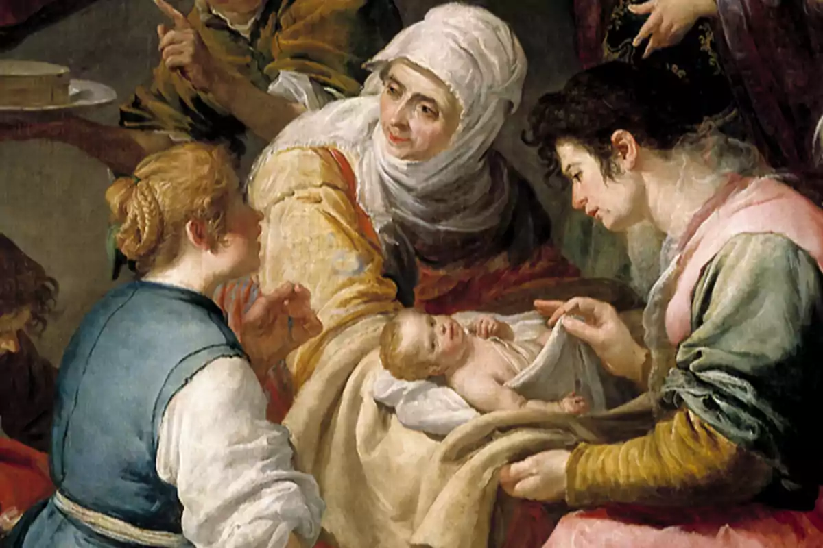 Diverses dones envolten un nadó embolcallat amb mantes mentre l'observen amb atenció i tendresa.