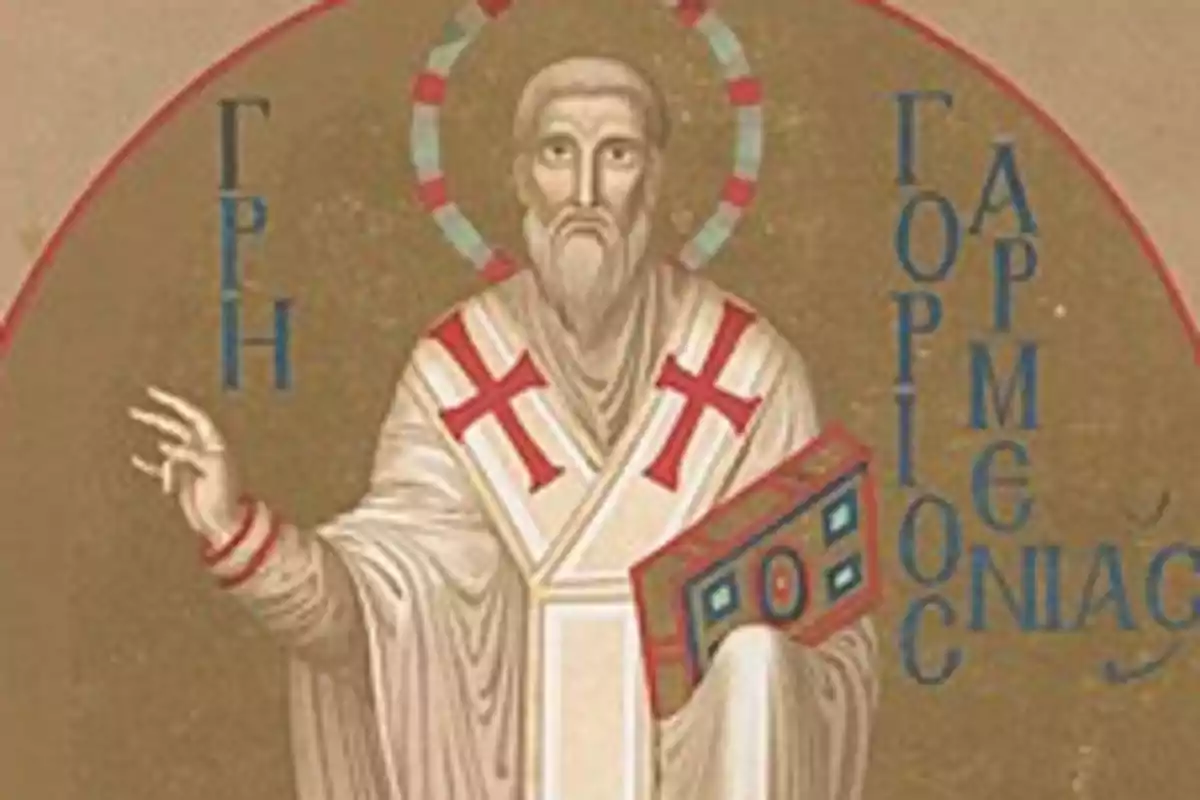 Ilustración religiosa de un hombre con barba y túnica blanca decorada con cruces rojas, sosteniendo un libro y rodeado de letras en alfabeto griego.