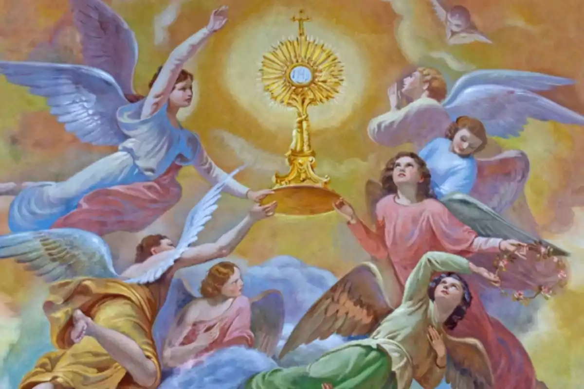 Pintura de diversos àngels envoltant i sostenint una custòdia daurada en un cel ple de núvols i llum celestial