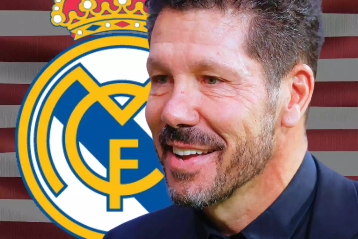 Home somrient en primer pla amb l’escut del Reial Madrid de fons