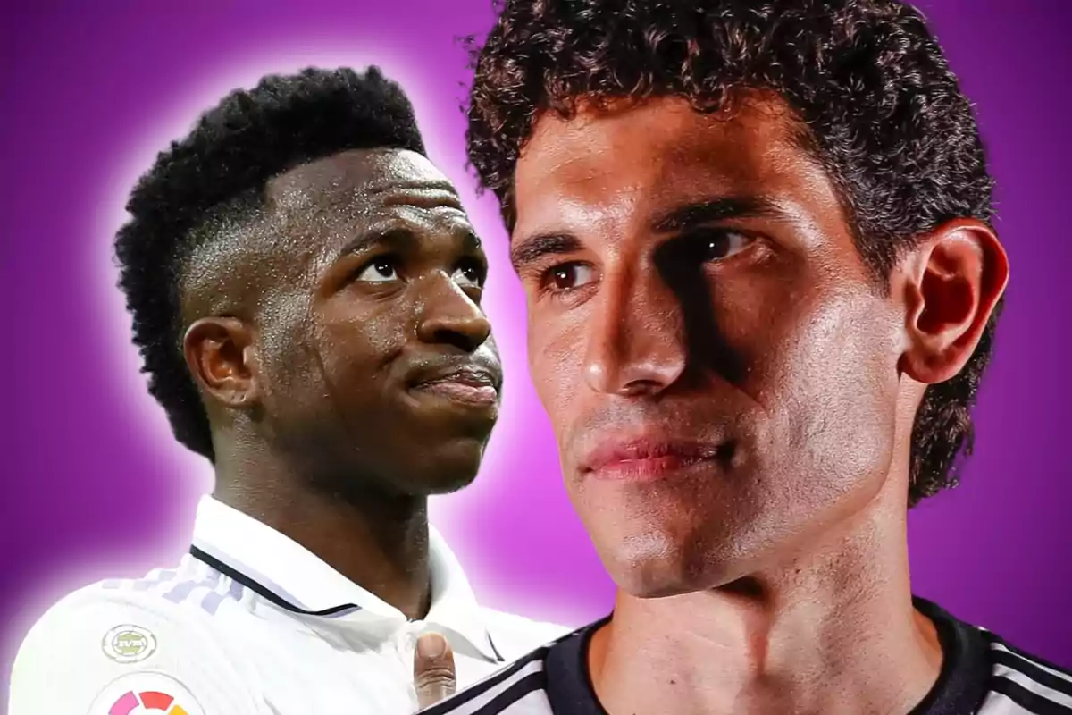 Dos futbolistas con expresiones serias sobre un fondo morado