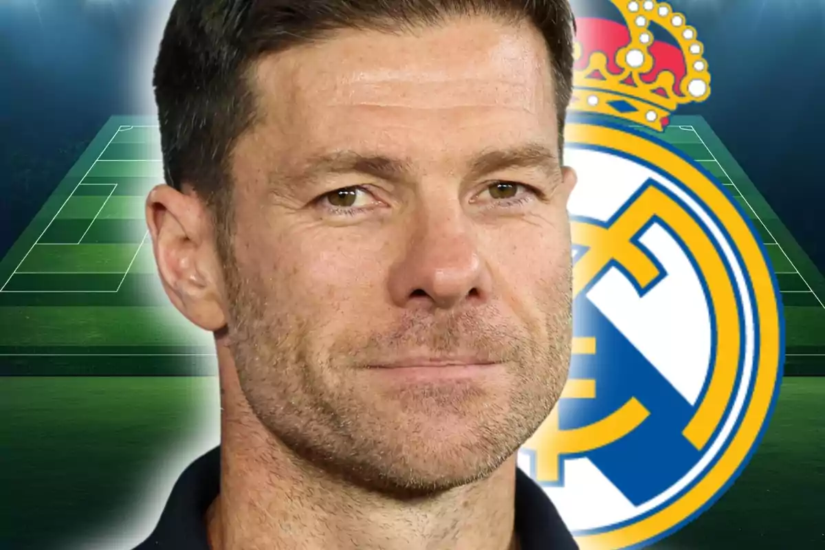 Home de cabells curts amb barba lleugera davant d’un camp de futbol i l’escut del Reial Madrid de fons