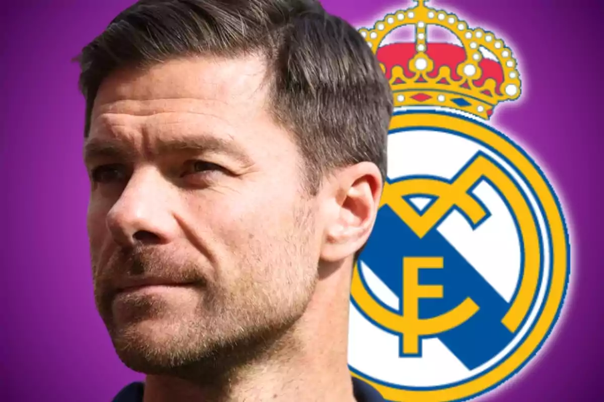 Home de cabells curts i barba davant de l’escut del Reial Madrid sobre un fons morat