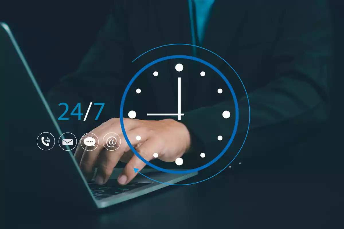 Persona usando una laptop con un gráfico de reloj y el texto 24/7 junto a iconos de comunicación que representan disponibilidad continua