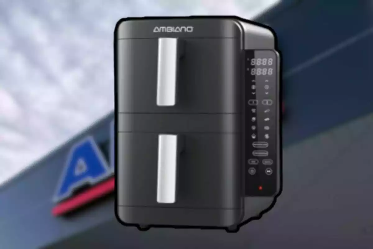 Fregidora d’aire negra de doble compartiment amb panell digital i fons de botiga desenfocat Fregidora d’aire negra de doble compartiment amb panell digital i fons de botiga desenfocat