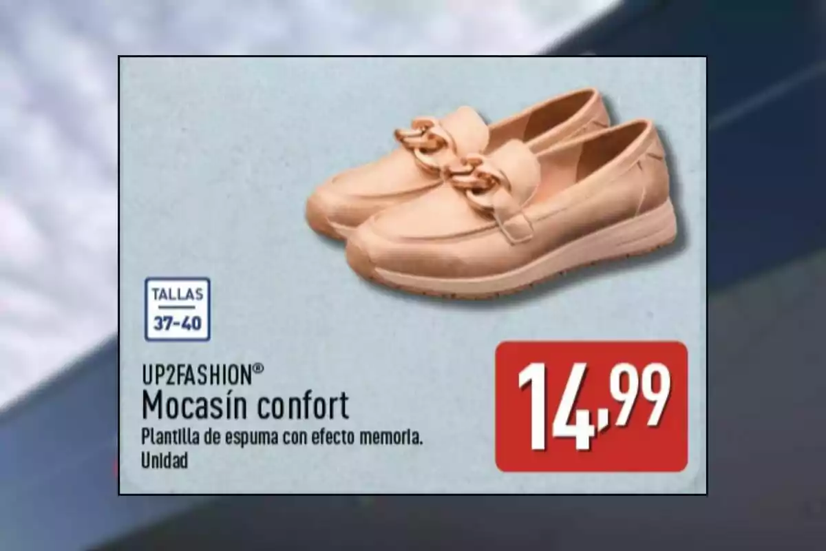 Mocassins de color beix amb adorn de cadena daurada, disponibles en talles del 37 al 40, amb plantilla d’escuma amb efecte memòria i preu de 14,99. Mocassins de color beix amb adorn de cadena daurada, disponibles en talles del 37 al 40, amb plantilla d’escuma amb efecte memòria i preu de 14,99.