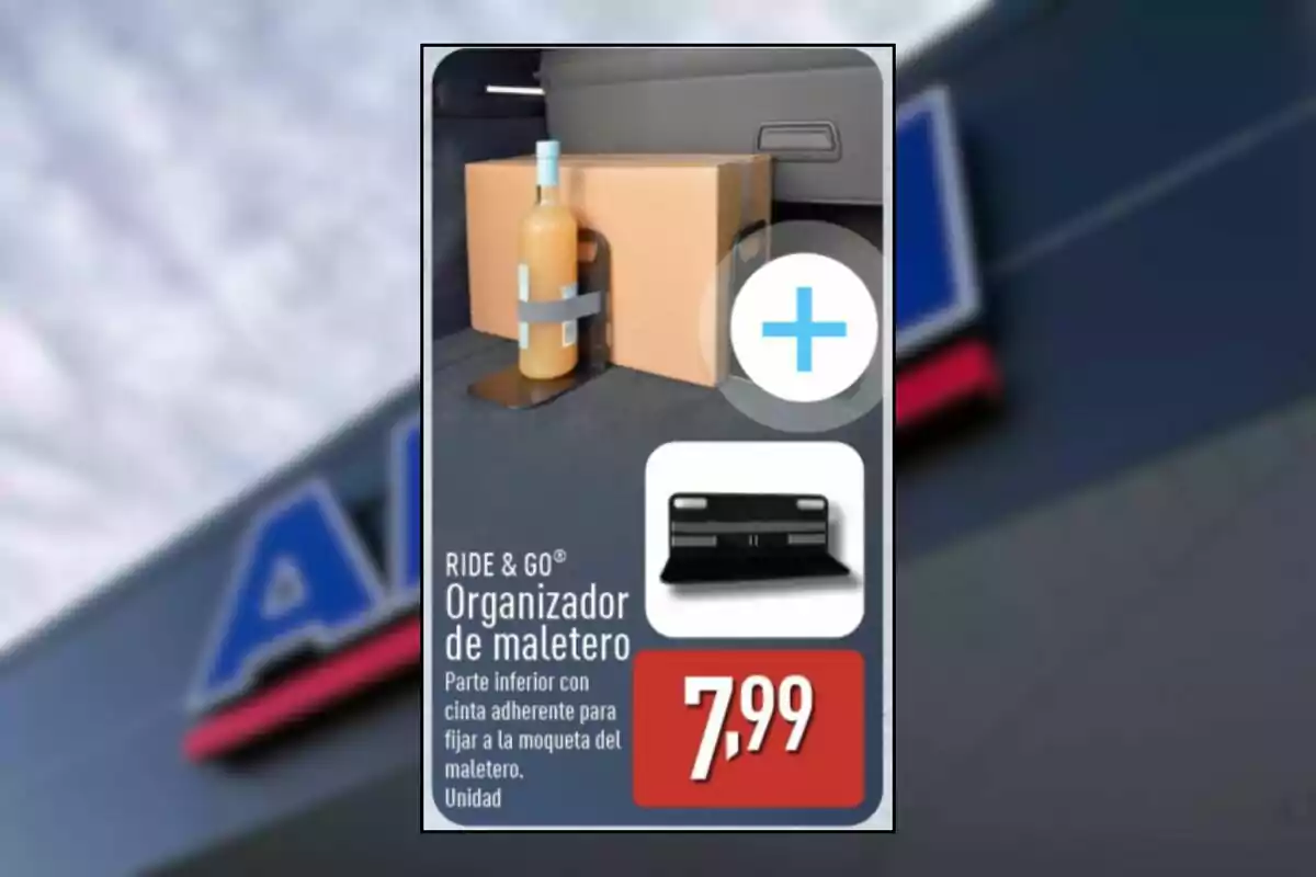 Organitzador de maleter Ride & Go subjectant una ampolla i una caixa de cartró al maleter d’un cotxe amb un preu de 7,99 euros