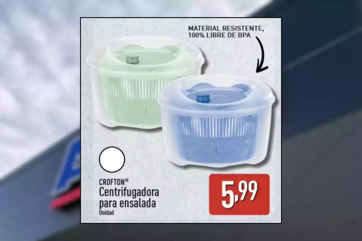 Dues centrifugadores per a amanida de plàstic en colors verd i blau amb tapa, fetes de material resistent i lliures de BPA, amb un preu de 5,99 euros.