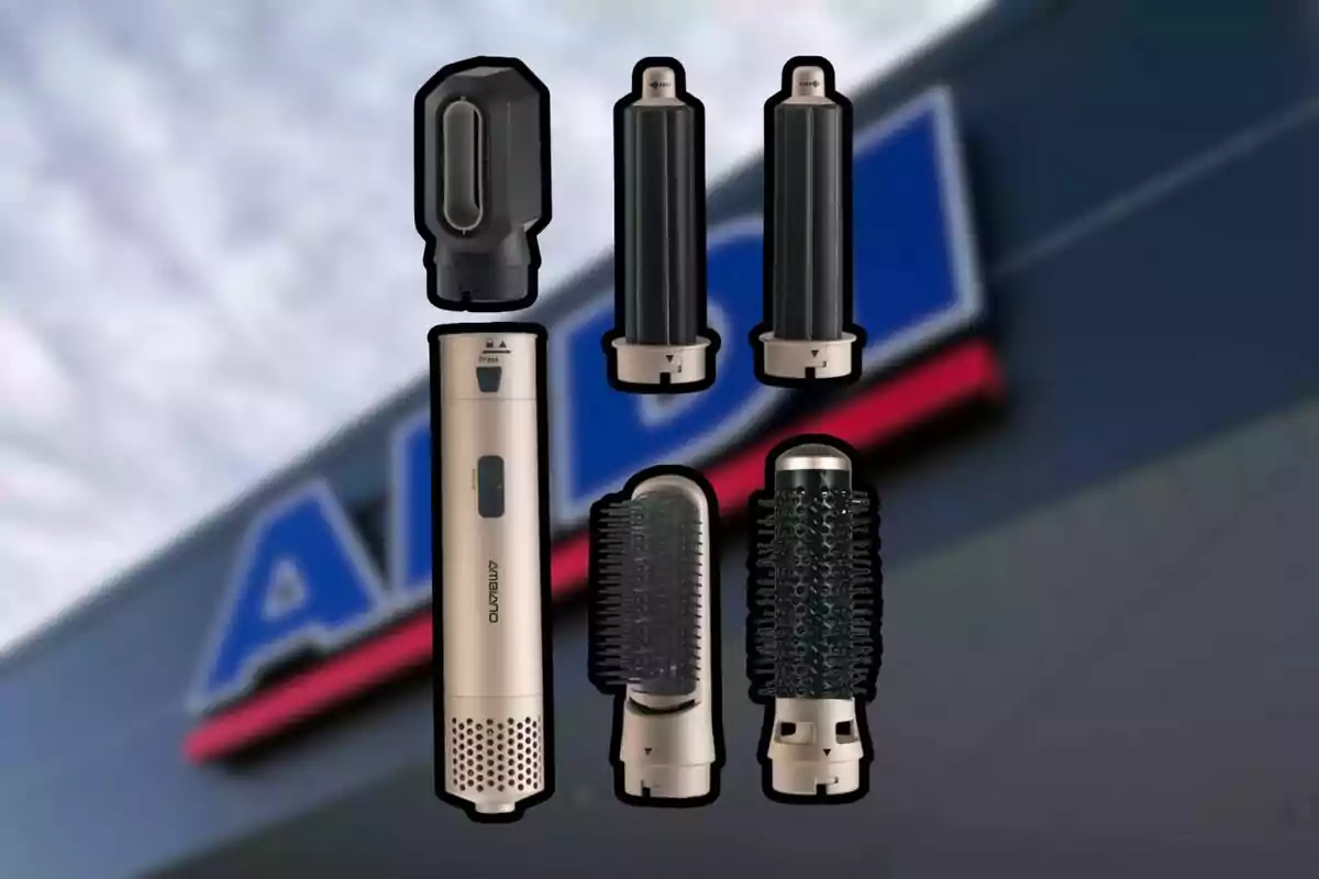 Set de herramientas para peinar el cabello con diferentes cabezales intercambiables sobre un fondo borroso de una tienda Aldi.