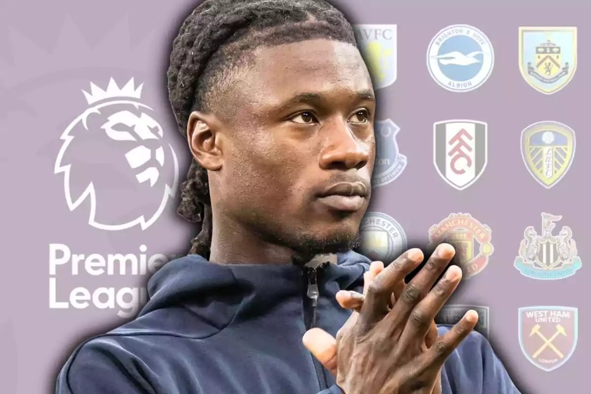 Futbolista amb dessuadora fosca en primer pla sobre un fons amb el logotip de la Premier League i escuts de diversos equips anglesos