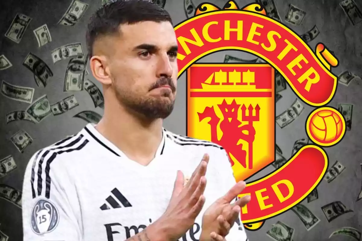 Futbolista con uniforme blanco aplaudiendo frente al escudo del Manchester United con billetes de fondo