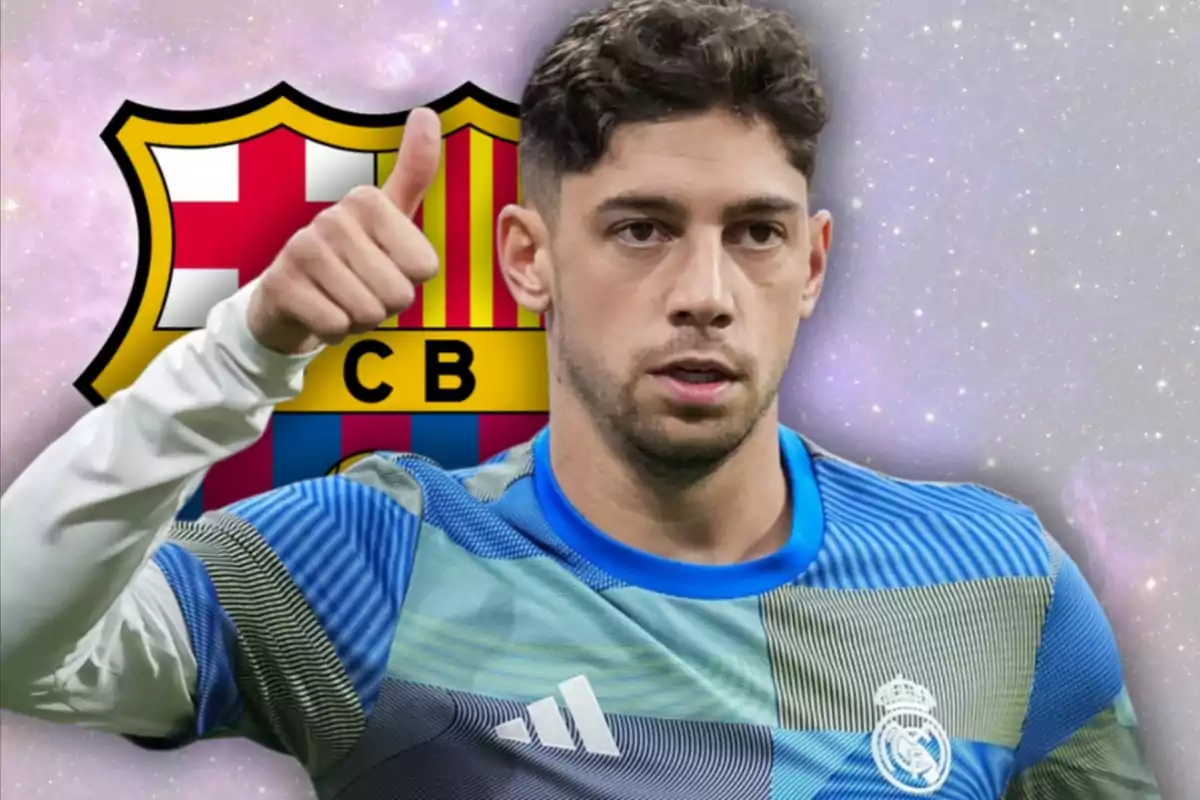 Futbolista amb l’uniforme del Reial Madrid aixecant el polze davant de l’escut del FC Barcelona sobre un fons d’estrelles