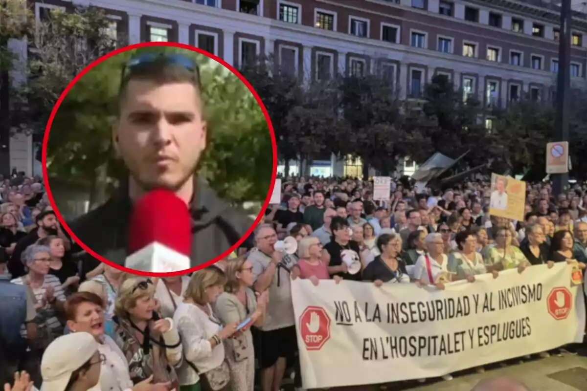 Un hombre joven con micrófono rojo aparece en un recuadro sobre una multitud de personas manifestándose y sosteniendo una pancarta que dice no a la inseguridad y al incivismo en L'Hospitalet y Esplugues
