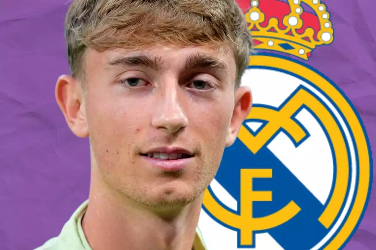 Jove amb cabell curt i ros davant de l'escut del Reial Madrid sobre un fons morat