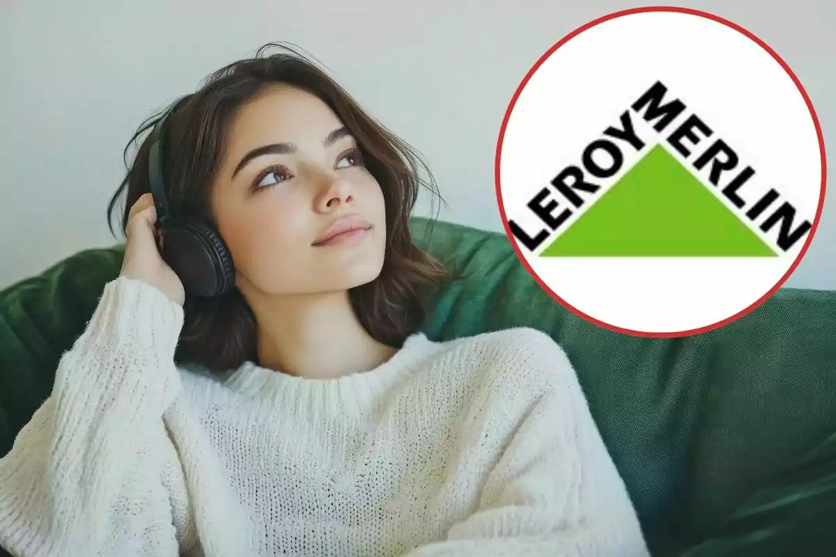 Dona jove amb auriculars asseguda en un sofà verd i un logotip de Leroy Merlin a la cantonada superior dreta