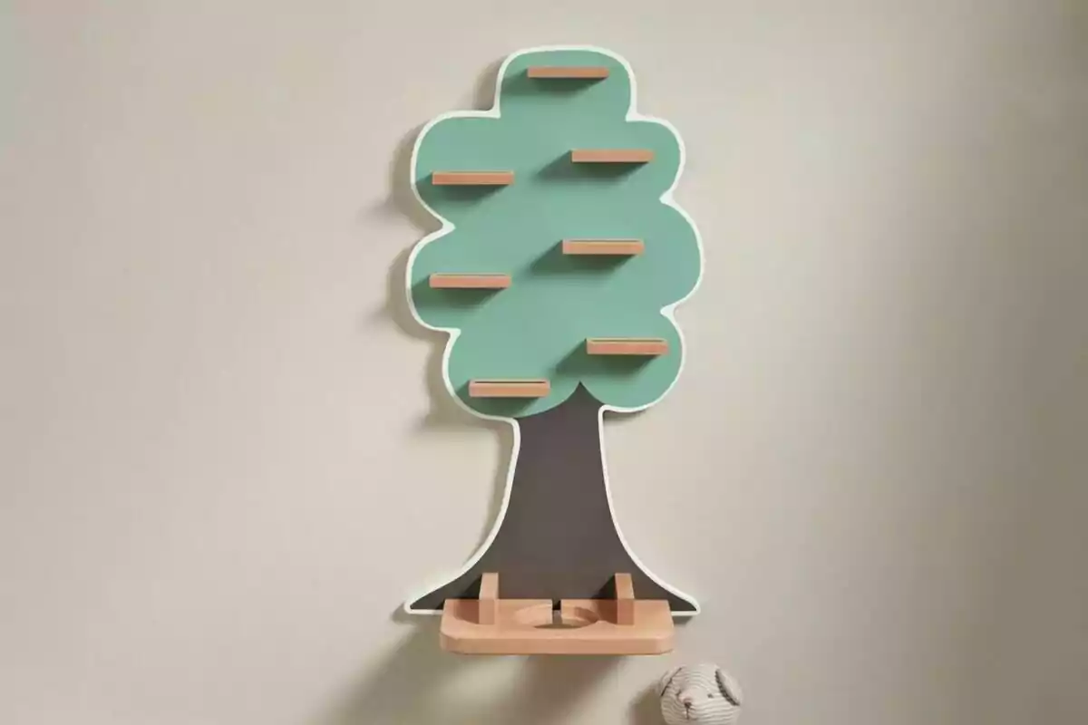 Estante de pared en forma de árbol con varias repisas pequeñas y una base de madera en la parte inferior sobre una pared clara