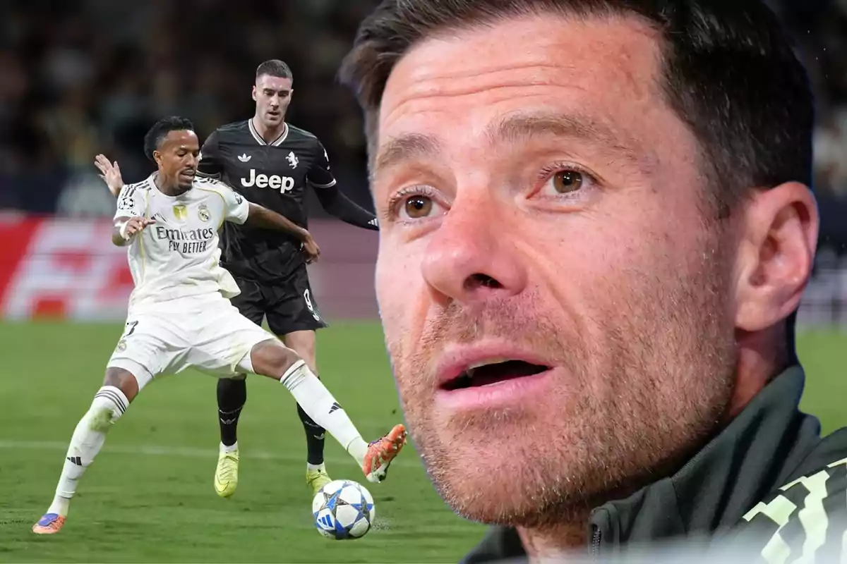 Primer pla d’un home amb expressió seriosa i al fons dos futbolistes disputant la pilota en un partit