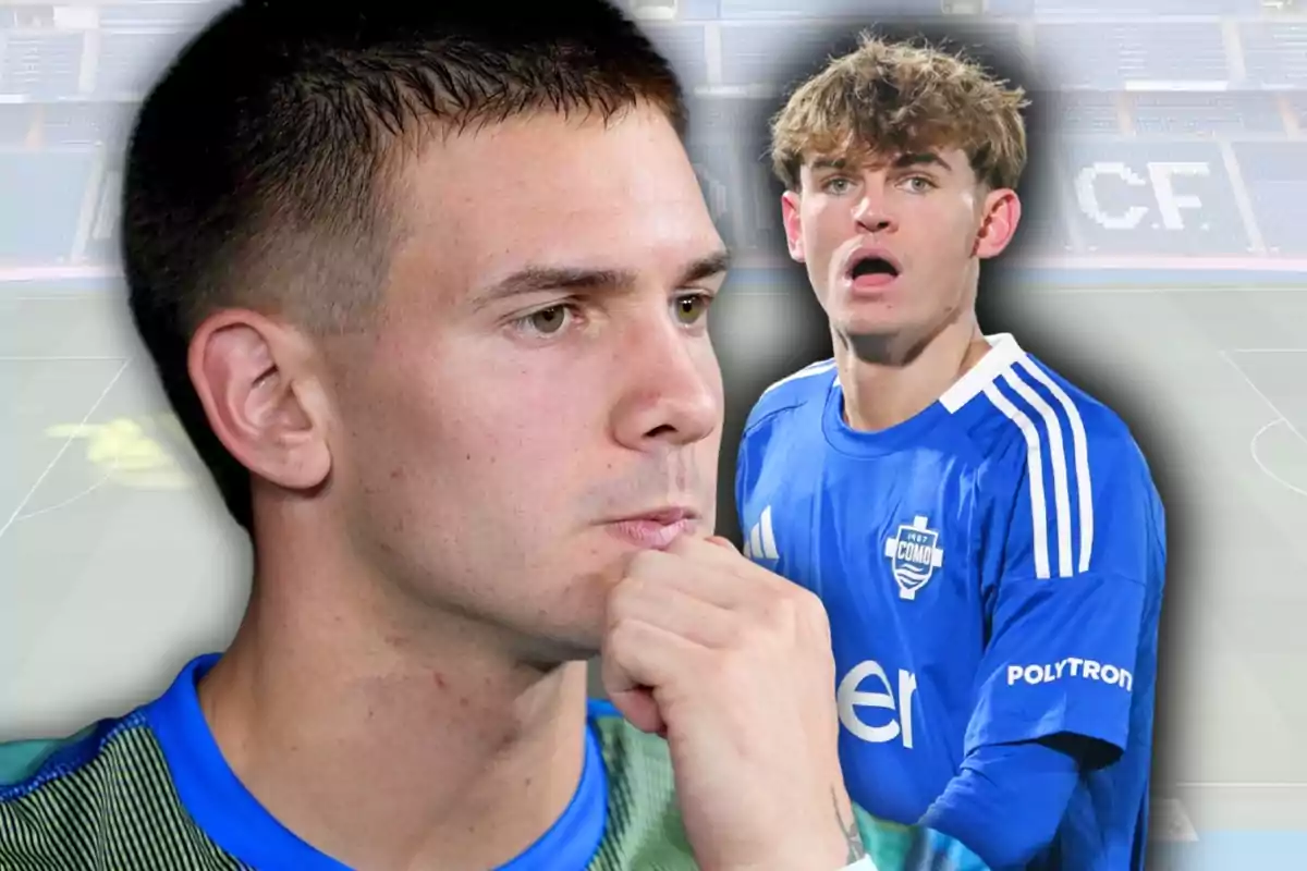 Dos futbolistes amb uniforme blau de l’equip Como apareixen en primer pla sobre un fons d’estadi, un d’ells pensatiu i l’altre amb expressió de sorpresa.