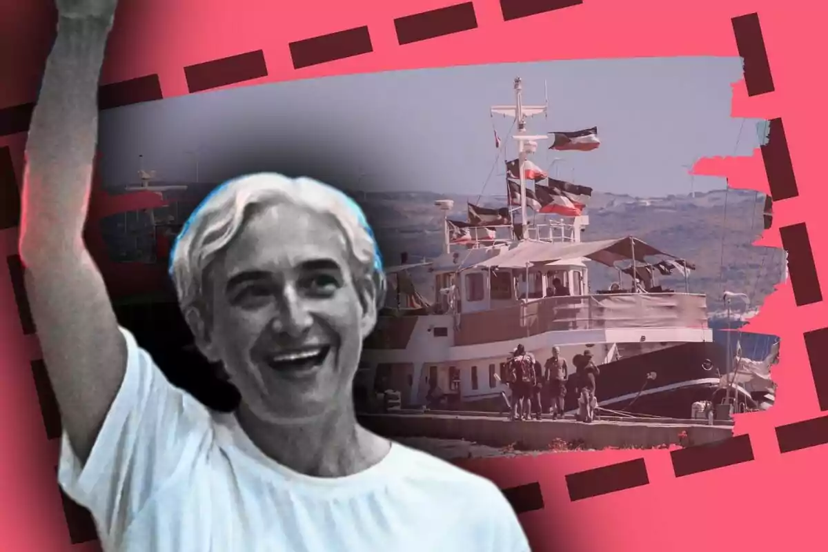 Ada Colau somrient amb el braç aixecat en primer pla i un vaixell amb banderes i diverses persones al fons sobre un disseny gràfic en tons rosats.