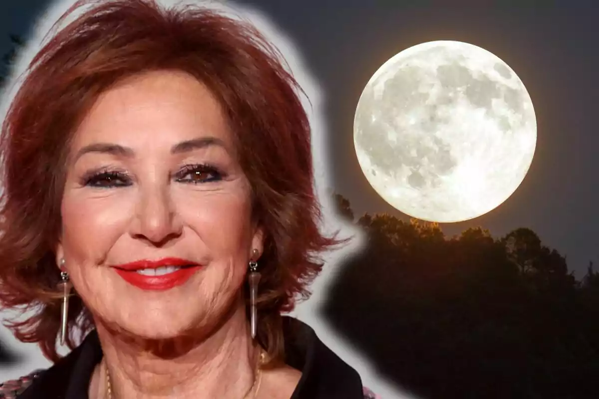 Ana Rosa Quintana sonriente con cabello corto y rojizo en primer plano y una luna llena brillante al fondo sobre un paisaje de árboles oscuros