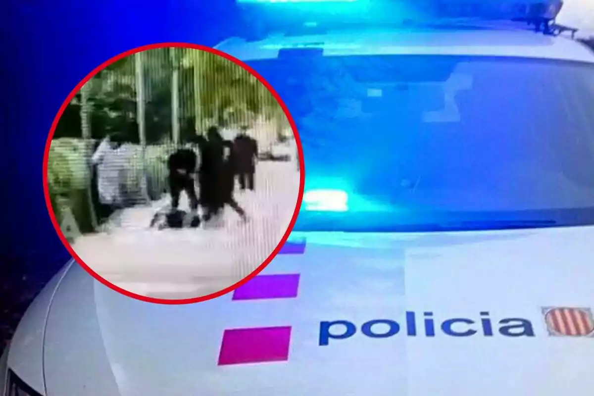 Patrulla de policía con luces encendidas y un recuadro que muestra una escena borrosa de varias personas en la calle