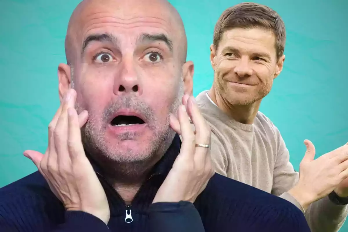 Un hombre calvo con expresión de sorpresa en primer plano y otro hombre sonriente al fondo sobre un fondo azul