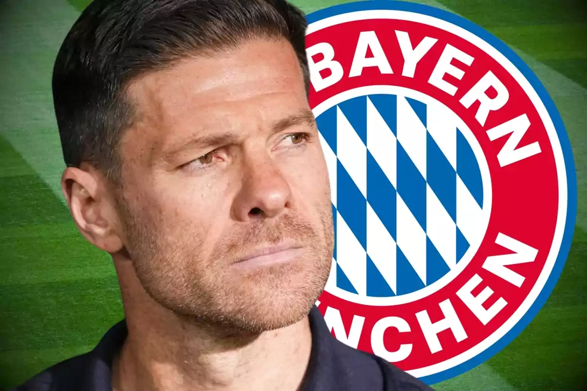 Home de cabells curts mirant cap a l'esquerra amb l'escut del Bayern Munic de fons sobre un camp de gespa