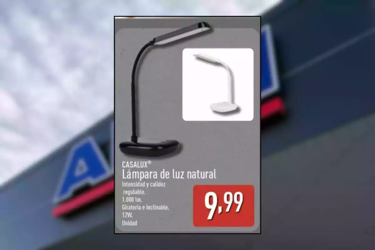 Làmpada de llum natural Casalux en color negre i blanc amb intensitat i calidesa regulables, 1000 lúmens, giratòria i inclinable, 12W, preu de 9,99 euros