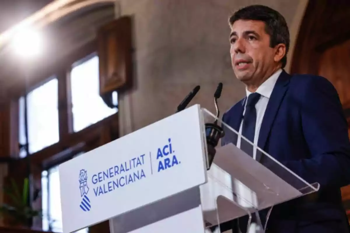 El president de la Generalitat Valenciana, Carlos Mazón, durant una declaració institucional, al Palau de la Generalitat, el 3 de novembre de 2025, a València.