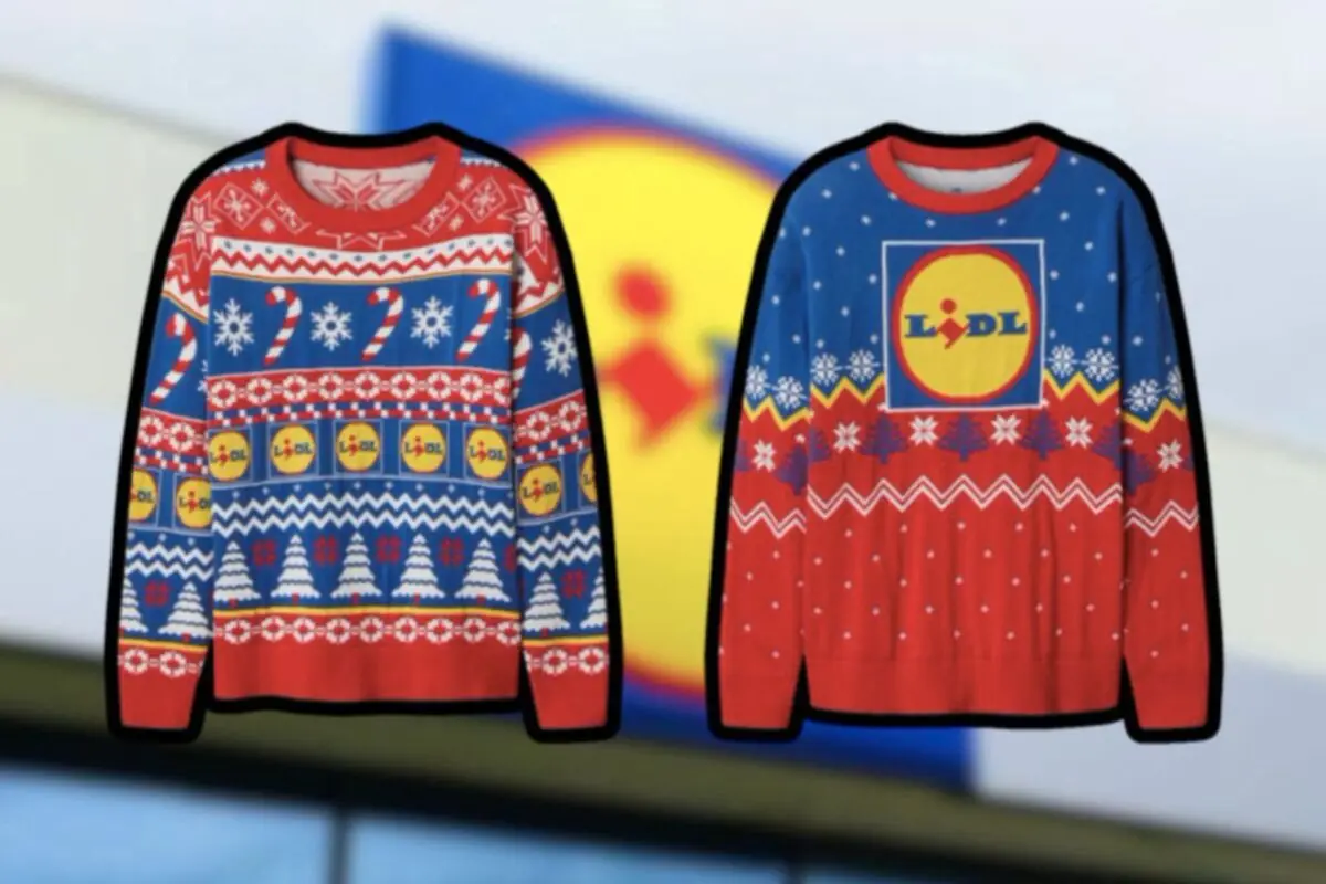 Dos jerseis de Nadal acolorits amb motius de flocs de neu, bastons de caramel, arbres i el logotip de Lidl, sobre un fons desenfocat del logotip de la botiga.