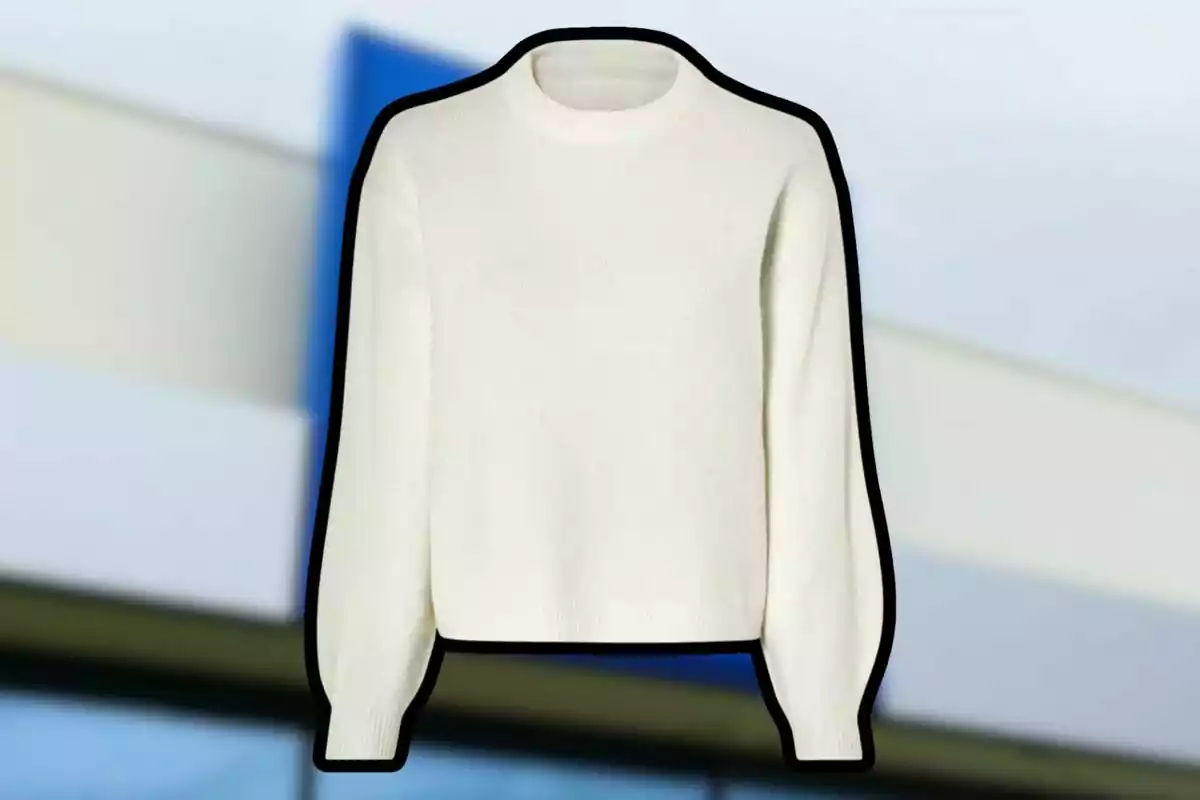 Jersei blanc de màniga llarga amb coll rodó sobre un fons desenfocat.
