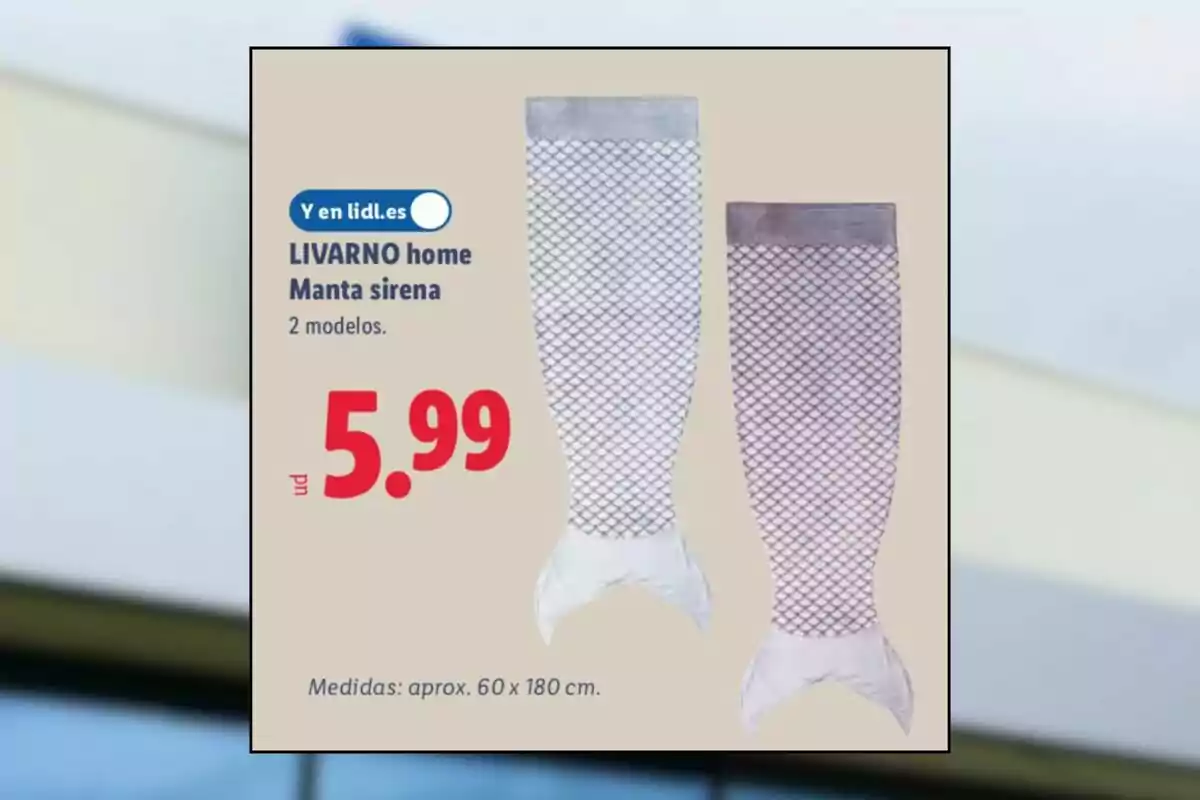Two mermaid tail-shaped blankets in light colors with a scale design, next to a sign showing a price of 5.99 euros and approximate measurements of 60 by 180 centimeters. Two mermaid tail-shaped blankets in light colors with a scale design, next to a sign showing a price of 5.99 euros and approximate measurements of 60 by 180 centimeters.