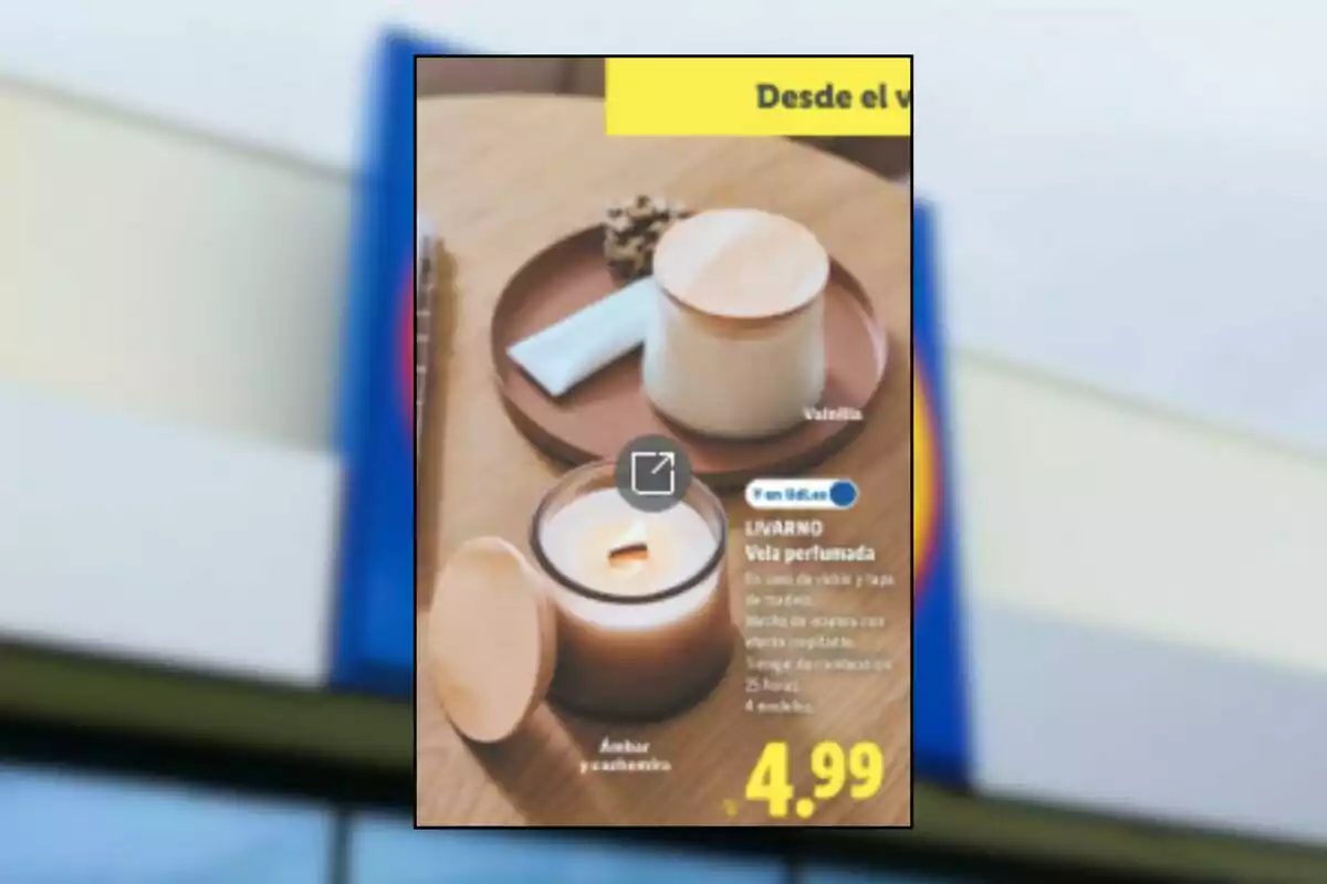 Publicitat d’una espelma perfumada en got de vidre amb tapa de fusta sobre una taula, amb un preu de 4,99 euros.