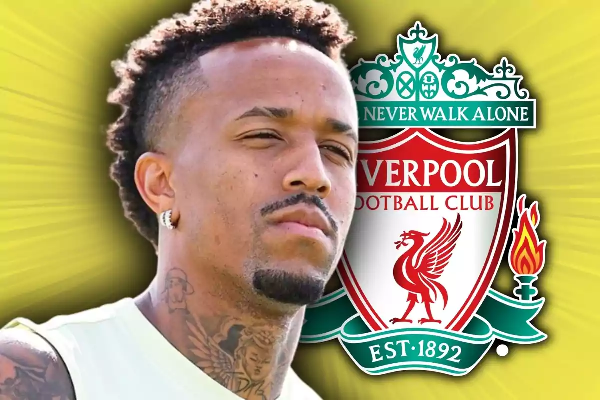 Un futbolista amb expressió seriosa apareix en primer pla al costat de l’escut del Liverpool sobre un fons groc.