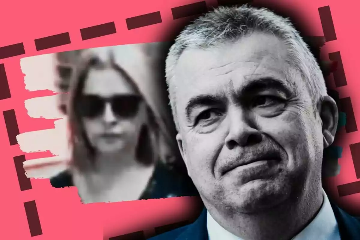 Santos Cerdán en primer plano con expresión seria y una chica desenfocada al fondo, que es su mujer Paqui, sobre un fondo rosa con detalles gráficos oscuros.