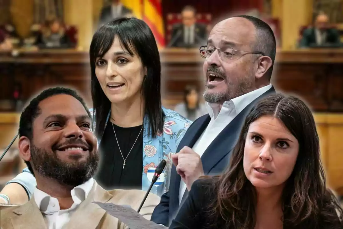 Cuatro personas en primer plano participando en un debate parlamentario con el fondo de una sala legislativa desenfocada