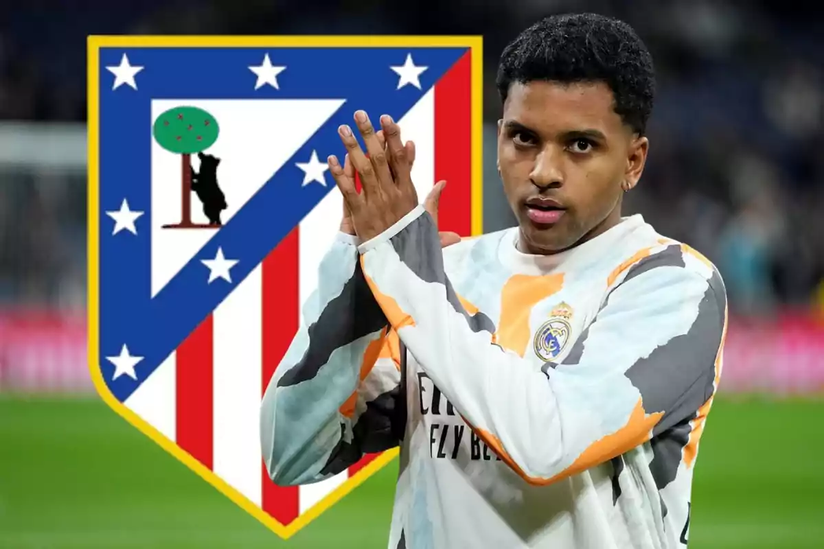 Futbolista del Real Madrid aplaudiendo con el escudo del Atlético de Madrid de fondo