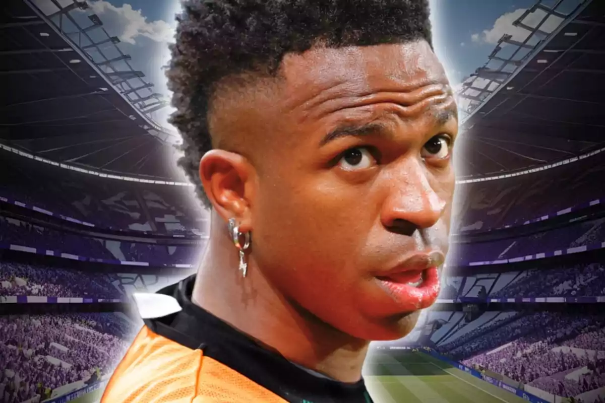 Primer pla d’un futbolista amb expressió seriosa en un estadi ple de públic