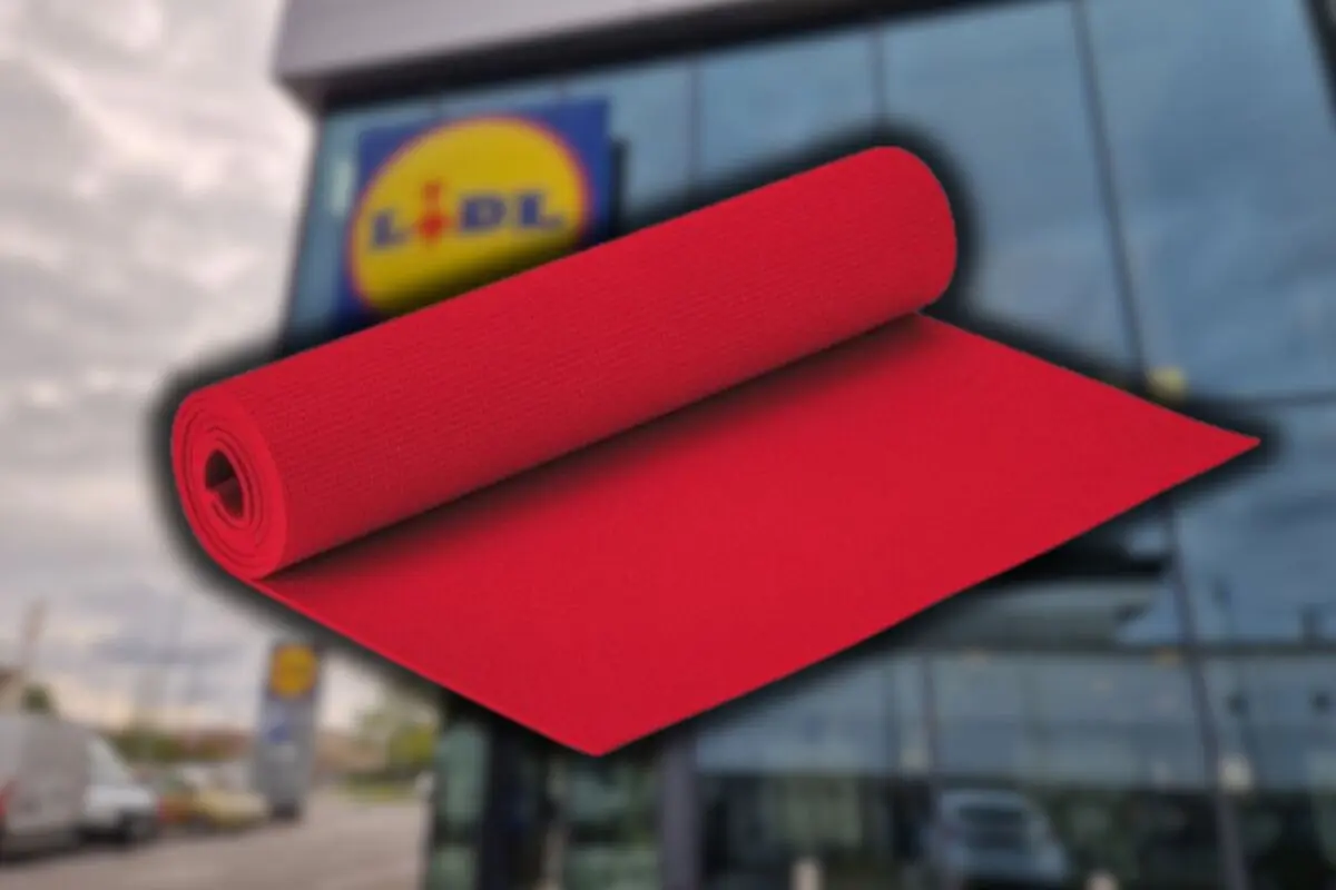 Red mat unrolled in front of a blurred Lidl supermarket façade