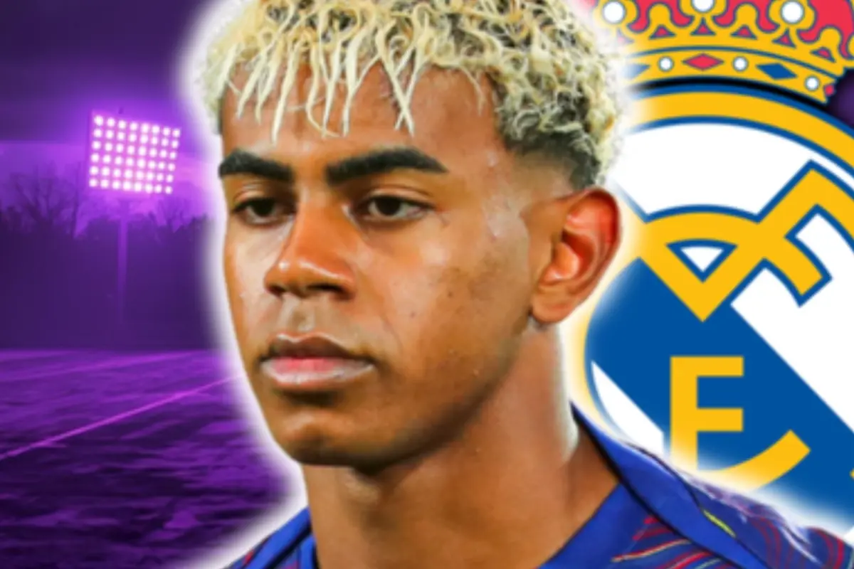 Futbolista jove amb els cabells arrissats i tenyits de ros en primer pla sobre un fons morat d’estadi i l’escut del Reial Madrid a la dreta