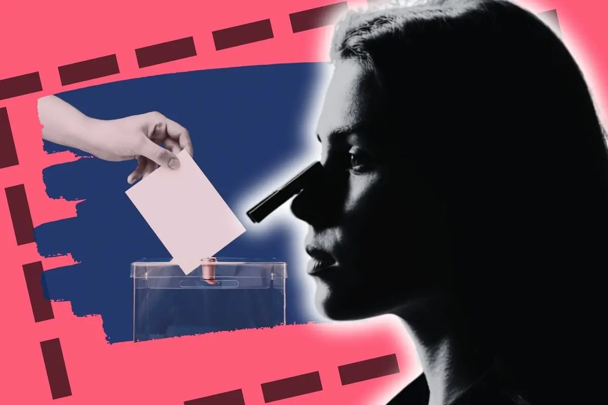 Una persona de perfil amb una pinça al nas observa una mà dipositant una papereta en una urna sobre un fons acolorit.