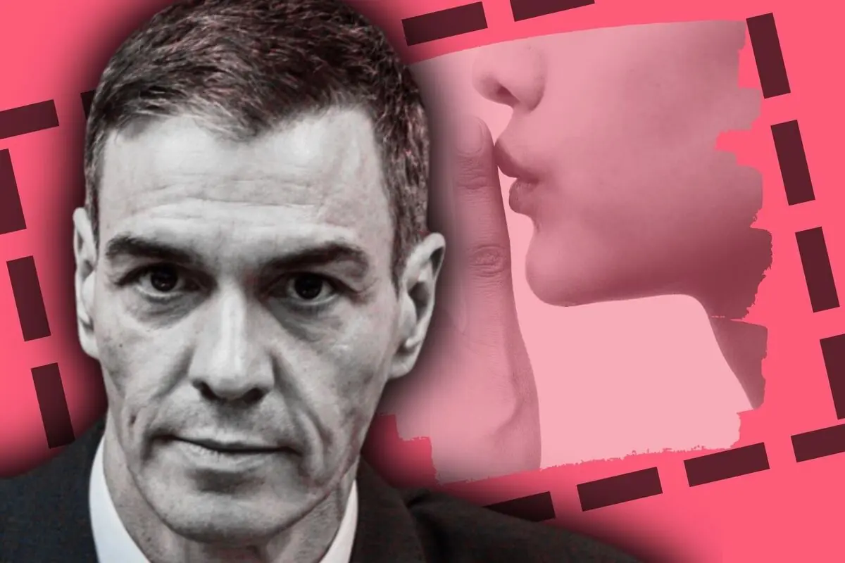 Pedro Sánchez amb expressió seriosa en primer pla amb fons rosa i una silueta d’una persona fent el gest de silenci amb el dit als llavis.